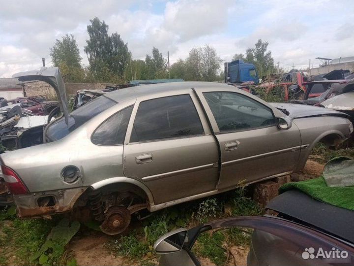 Бачок омывателя Opel Vectra B