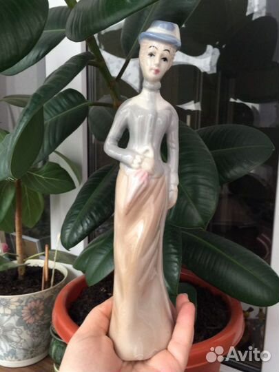 Статуэтки фарфор девочки