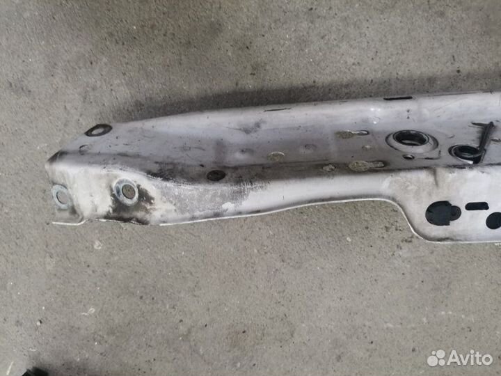 Рамка радиатора передняя Opel Astra универсал