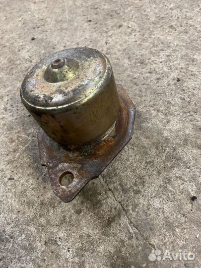 Подушка двигателя Volkswagen Passat B3 1.8 RP