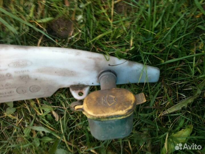 Бачок стеклоочистителей Форд Фокус 1 2004г