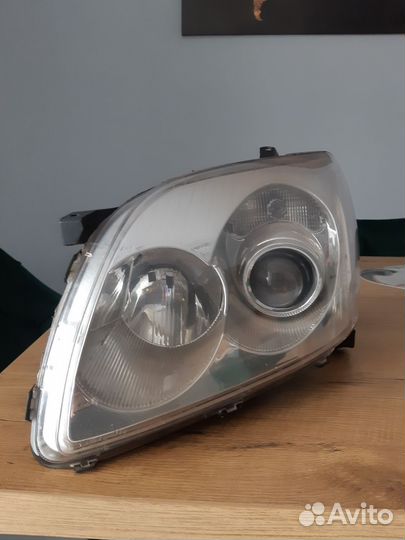 Фара передняя левая Тойота Авенсис т25 2002-2006