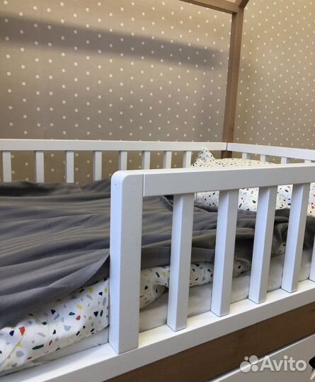 Детская кровать домик. Бук