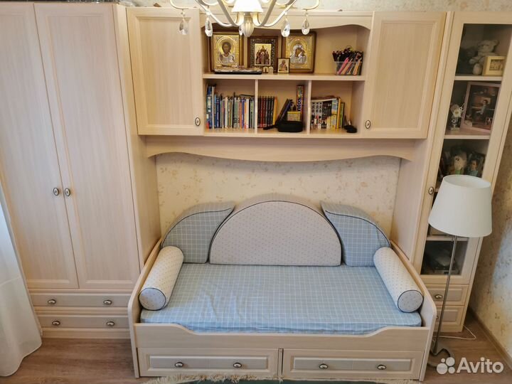 Детская стенка с кроватью и письменным столом