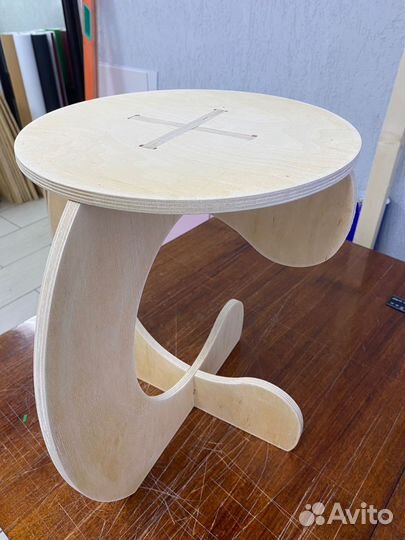 Табурет деревянный