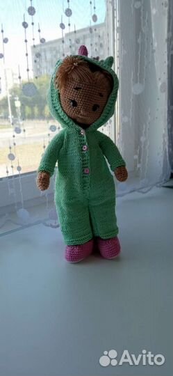 Вязаная кукла ручной работы