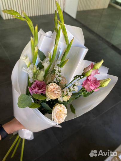 Букет для учителя с гладиолусами