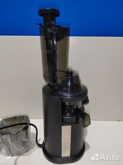 Шнековая соковыжималка Kitfort KT-1128