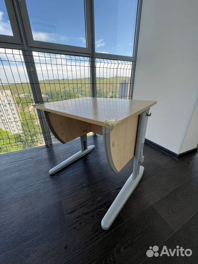 Письменный стол школьный