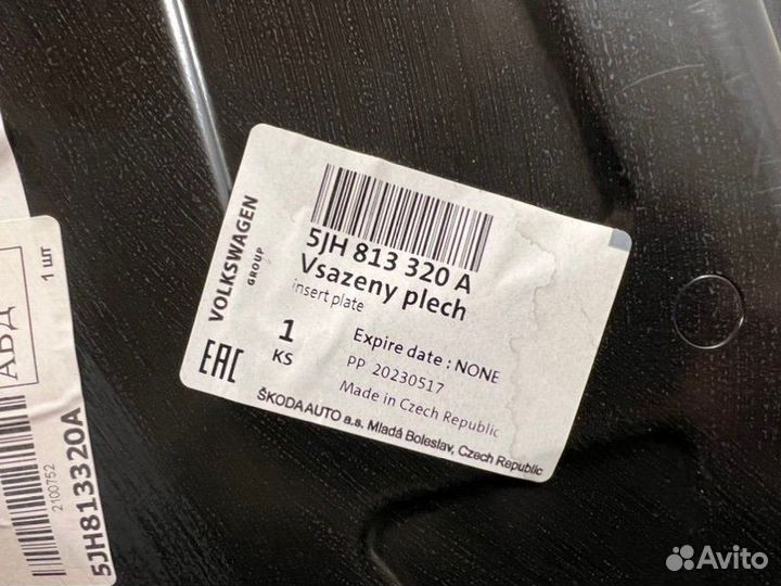 Суппорт фонаря задний правый Skoda Rapid 1