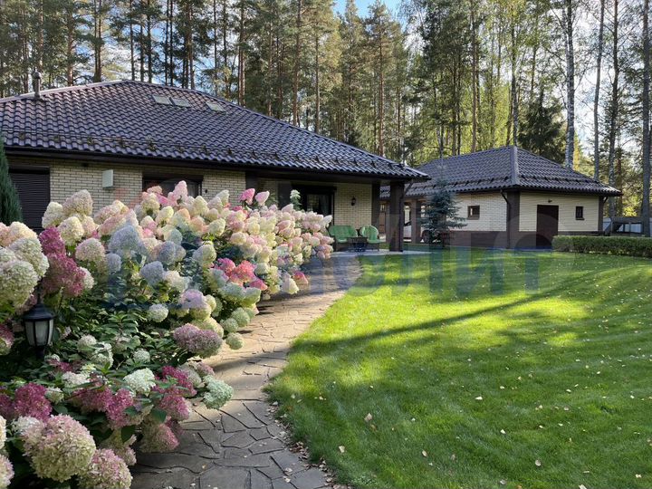 Дом 180 м² на участке 34 сот.