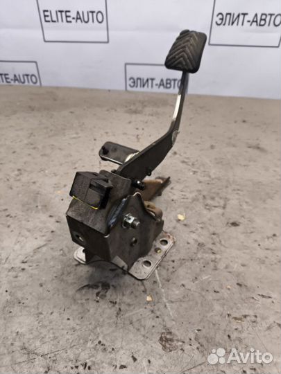 Педаль сцепления Kia Rio 3 1.4 2016