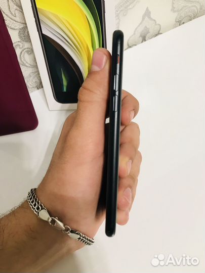 iPhone SE (2020), 64 ГБ