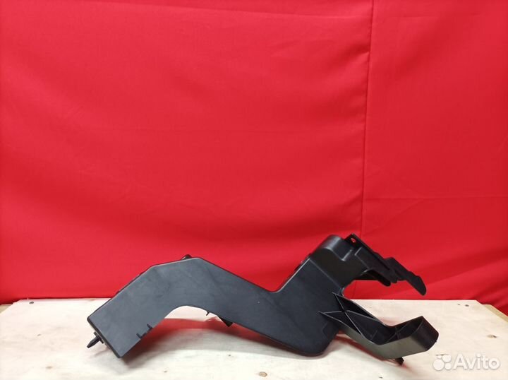 Кронштейн фары правой Jeep Grand Cherokee вк2 2010