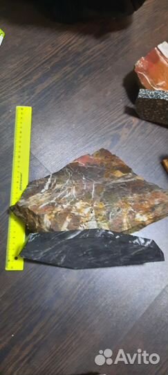 Камни оникс яшма диорит пирит мигматит