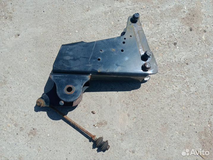 Кронштейн стабилизатора кабины