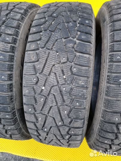 Pirelli Ice Zero 215/65 R16