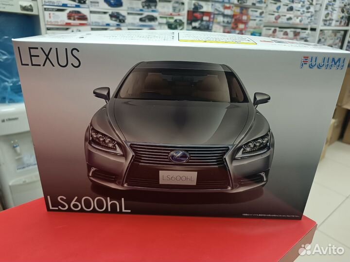 FU03925 Lexus LS600hL (2013) 1:24 Fujimi