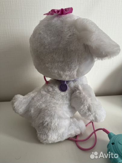 Интерактивная собака furreal на поводке