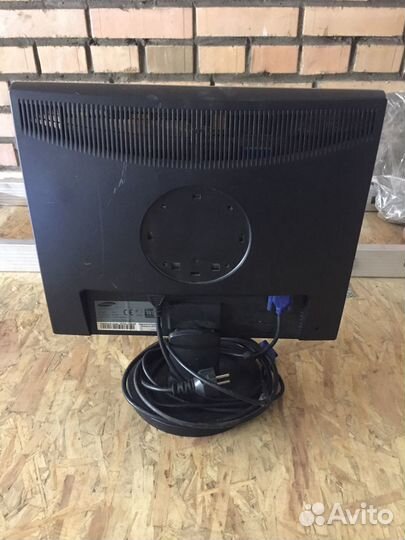 Монитор Samsung 943N