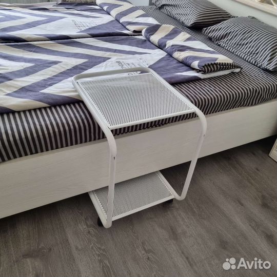 Подставка под аппаратуру, прикроватный столик