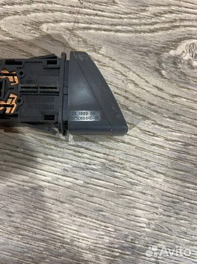 Кнопка аварийной сигнализации Mazda-Мазда 323 (BJ