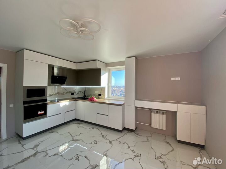 Угловая кухня на заказ. Фабрика в Челябинске