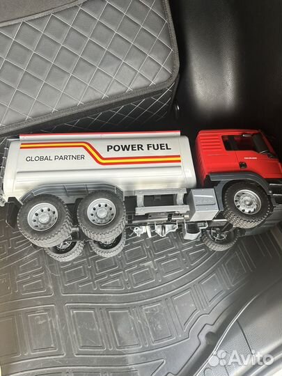 Бензовоз Bruder