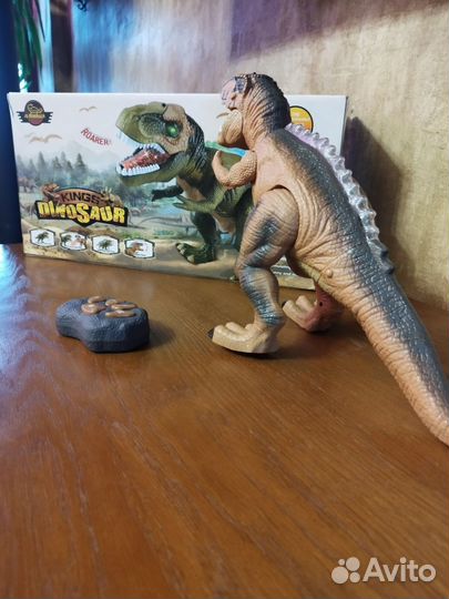 Ревущий динозавр