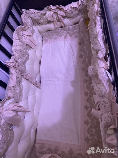 Детская кроватка с маятником и ящиками