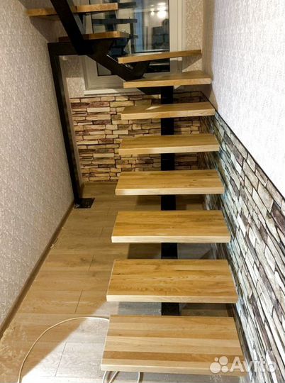 Лестница Г-образная с поворотными ступенями