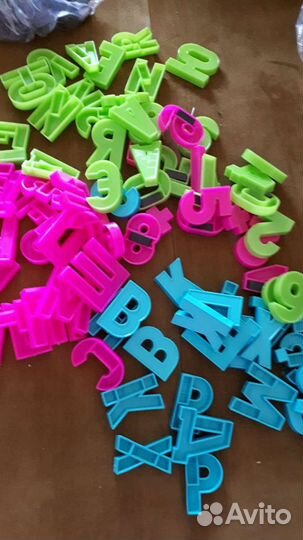Магнитные буквы и цифры