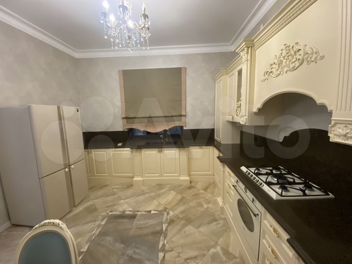 2-к. квартира, 90 м², 2/4 эт.