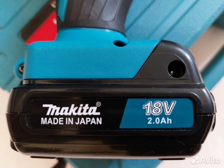 Шуруповерт Makita 18В с набором