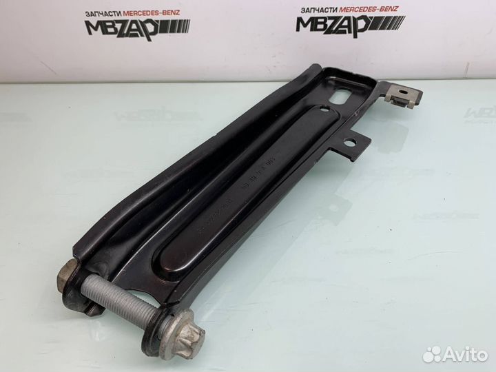 Кронштейн передней балки правый Mercedes W222 S