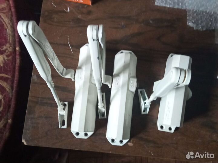 Доводчик дверной