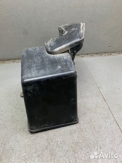 Резонатор воздушного фильтра Mitsubishi Lancer 8