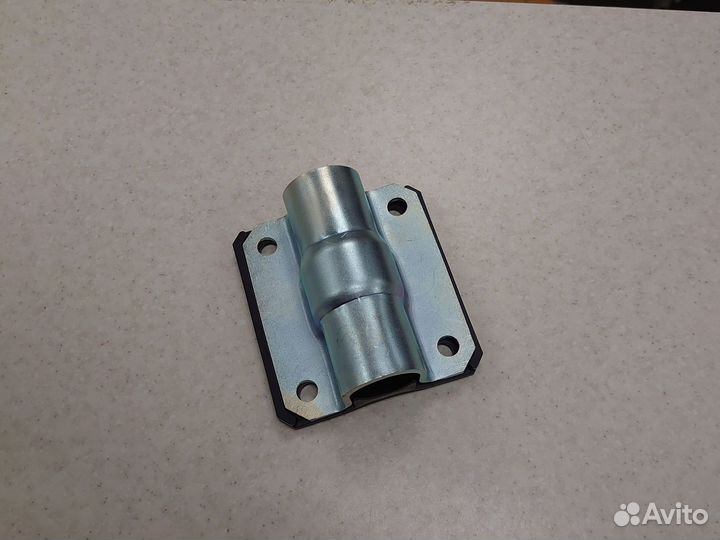 Опора трубы промежуточная на фургон диаметр 22 мм