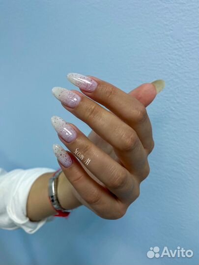 Модель на маникюр с покрытием гель-лак