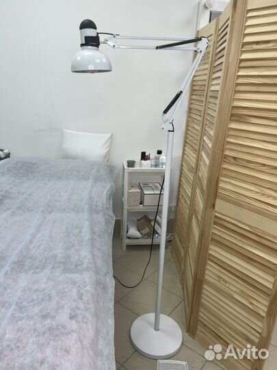 Кушетки, лампа, матрас, стол