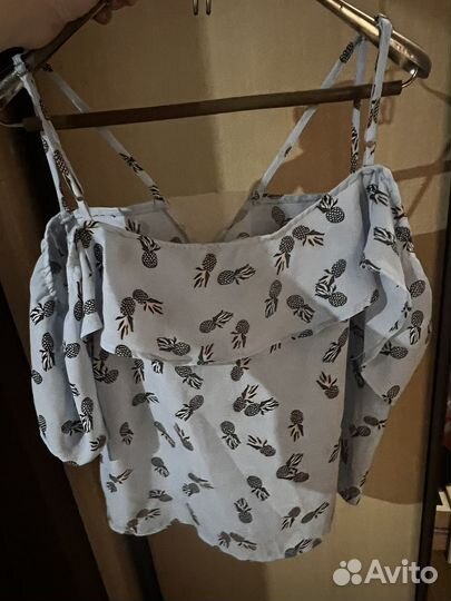 Блузка с открытыми плечами