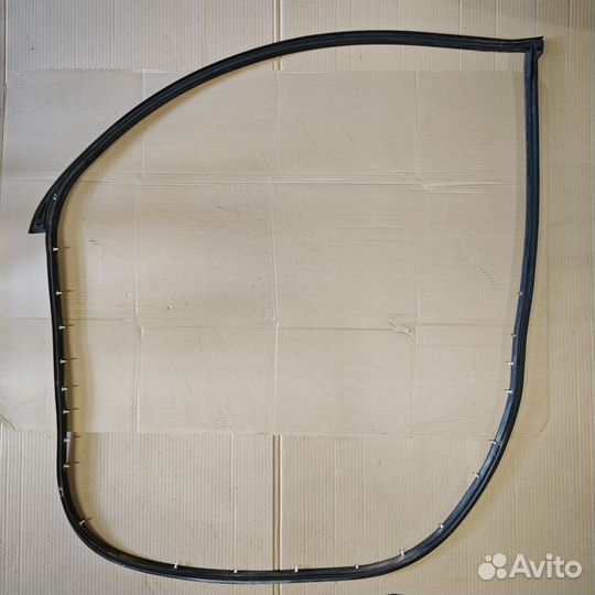 Боковой уплотнитель двери Кiа Sрortage 2 (км)