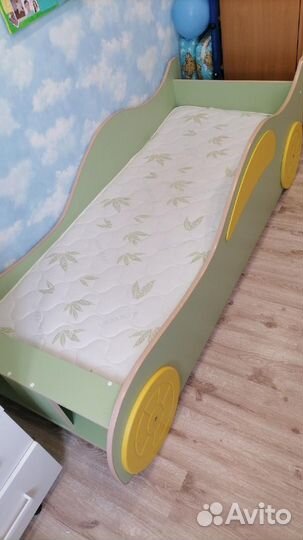 Детская кровать машинка