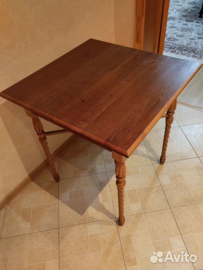 Стол обеденный