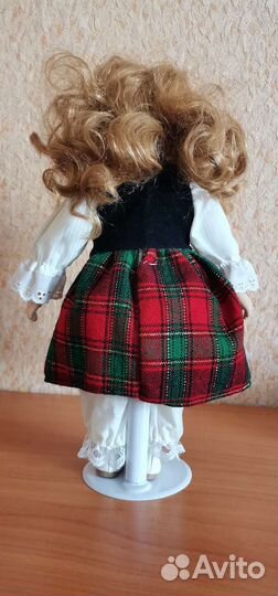 Кукла фарфоровая 