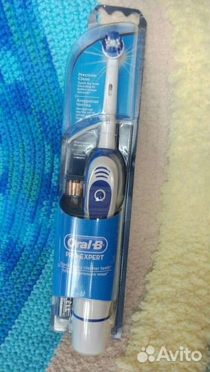 Электрическая зубная щетка Oral B новая pro-expert