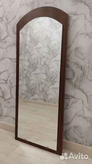 Зеркало и вешалка настенная в прихожую