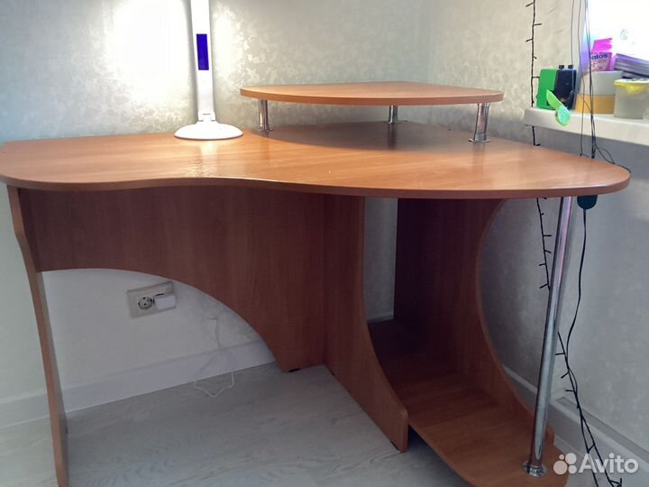 Угловой письменный стол