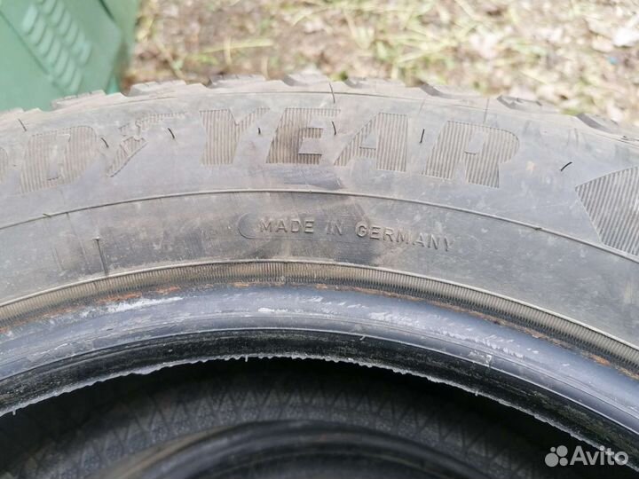 Goodyear Ultragrip Ice Arctic 215/60 R17 100T