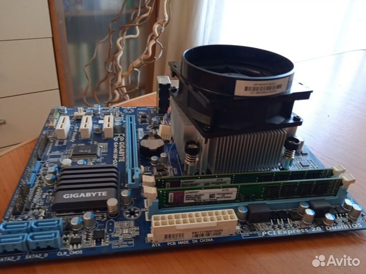 Материнская плата gigabyte GA-H61M с проц i3-2100